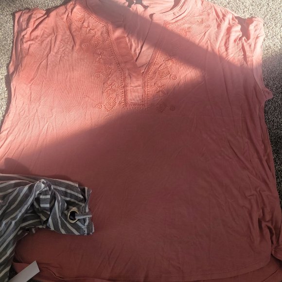 Xlarge tops - Picture 4 of 4